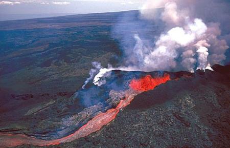8mauna_loa_erupting